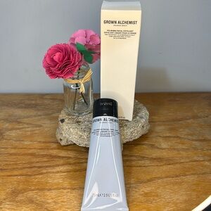 Grown‎ Alchemist Polishing Facial Exfoliant
